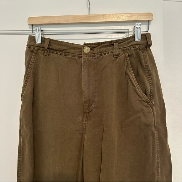 Everlane Tencel Relaxed Chino in Beech - Picture 4 of 6